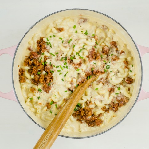 MAC AND CHEESE WITH BEYOND BURGER CRUMBLES