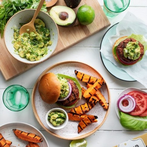 LOVE & LEMONS GUACAMOLE BEYOND BURGER